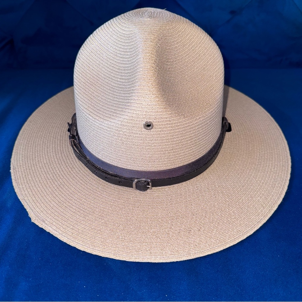 Stratton Straw Tan 40DB 7 1/4 Never worn Brand new